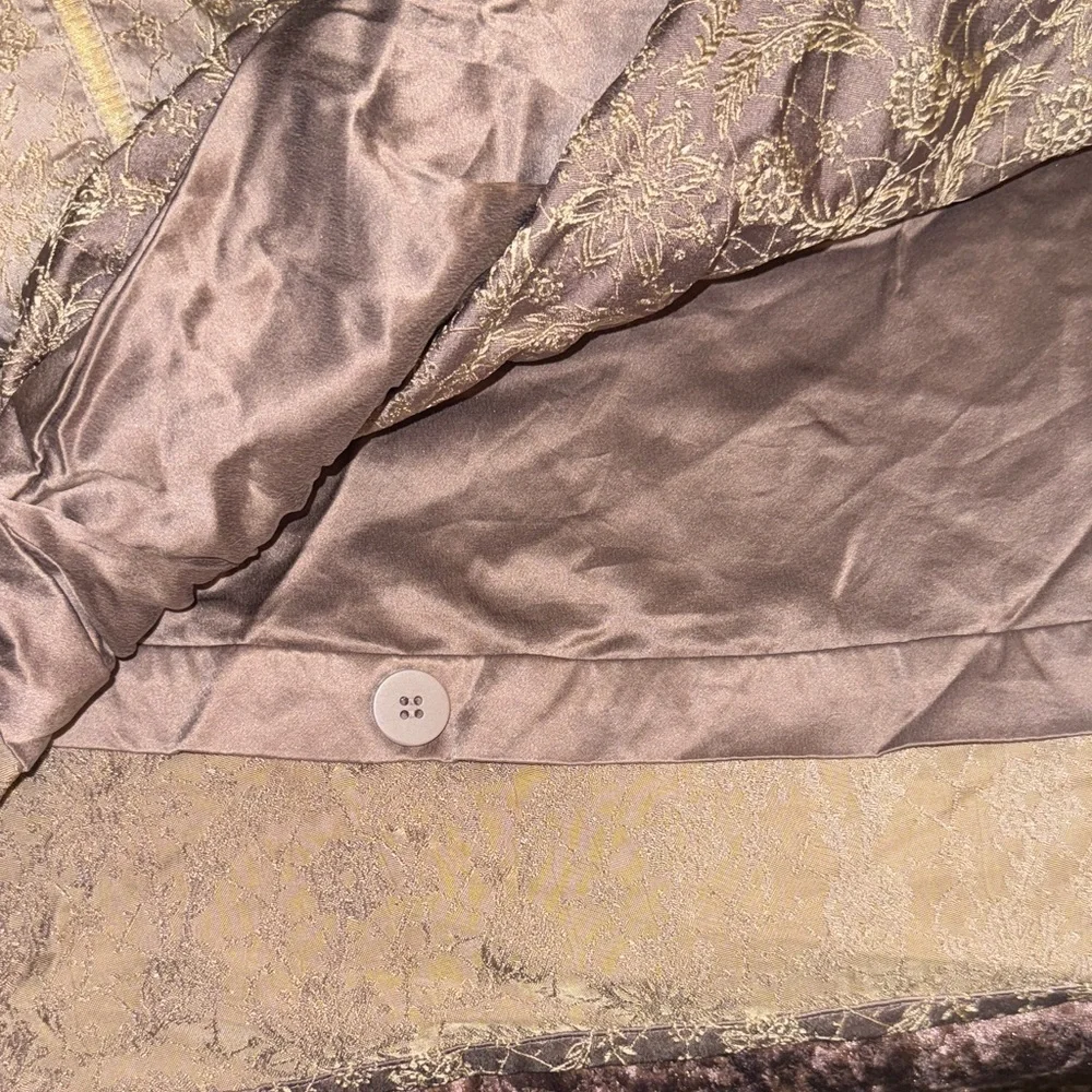 Luxurious Cream and Brown Comforter Set